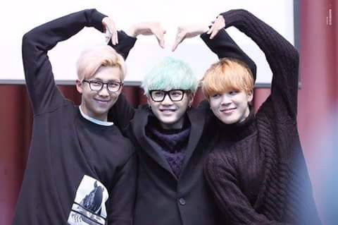 Tu sú traja z nich:Rap Monster,Suga a Jimin